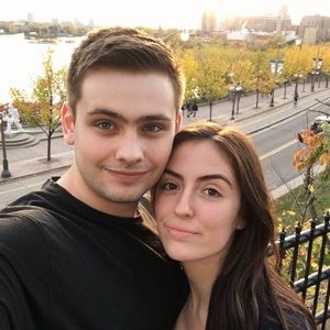 Meet your Posher, Caitlin